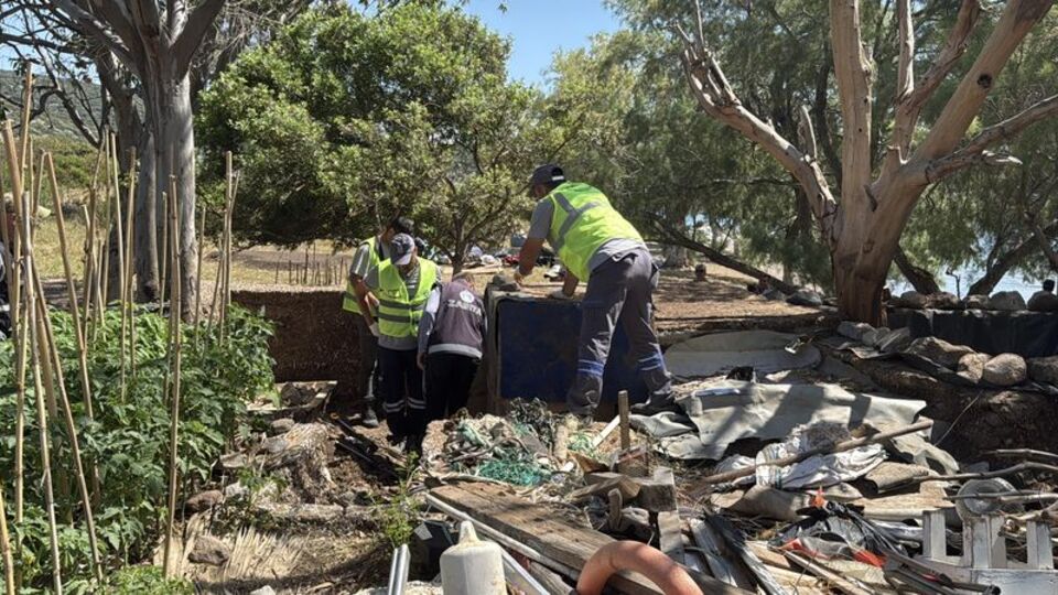Bodrum'da kaçak yapı yıkıldı