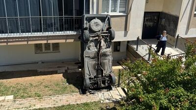 Kontrolden çıkarak apartman bahçesine düştü