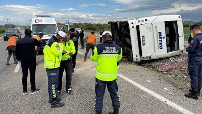 Yolcu otobüsü devrildi: 14 yaralı