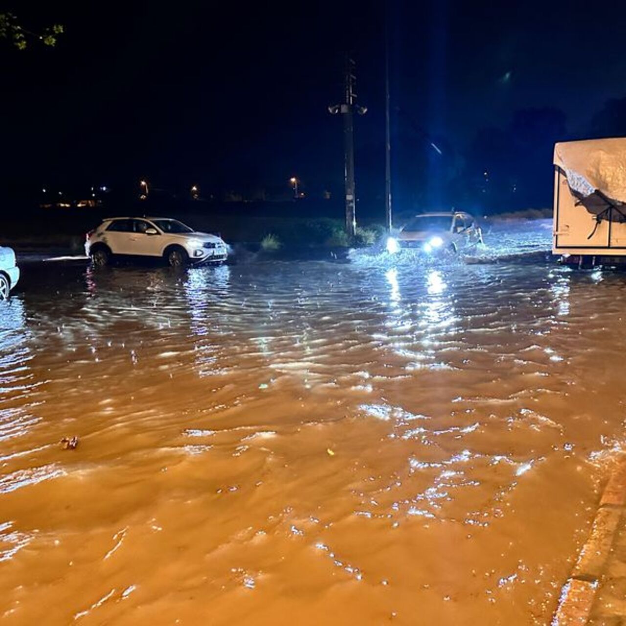 Hatay'da sağanak ve dolu etkili oldu