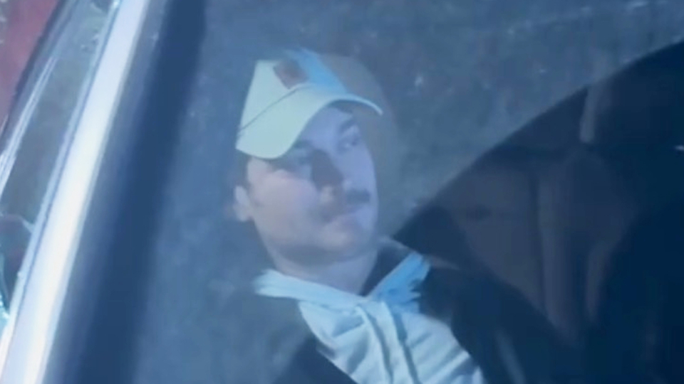 Eğlenceden çıktı