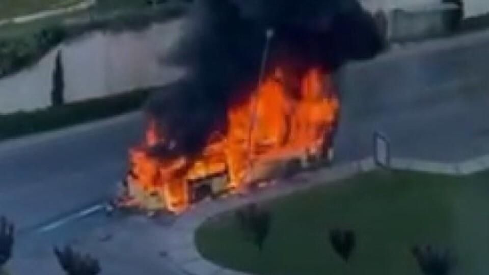 İETT otobüsü alev topuna döndü!