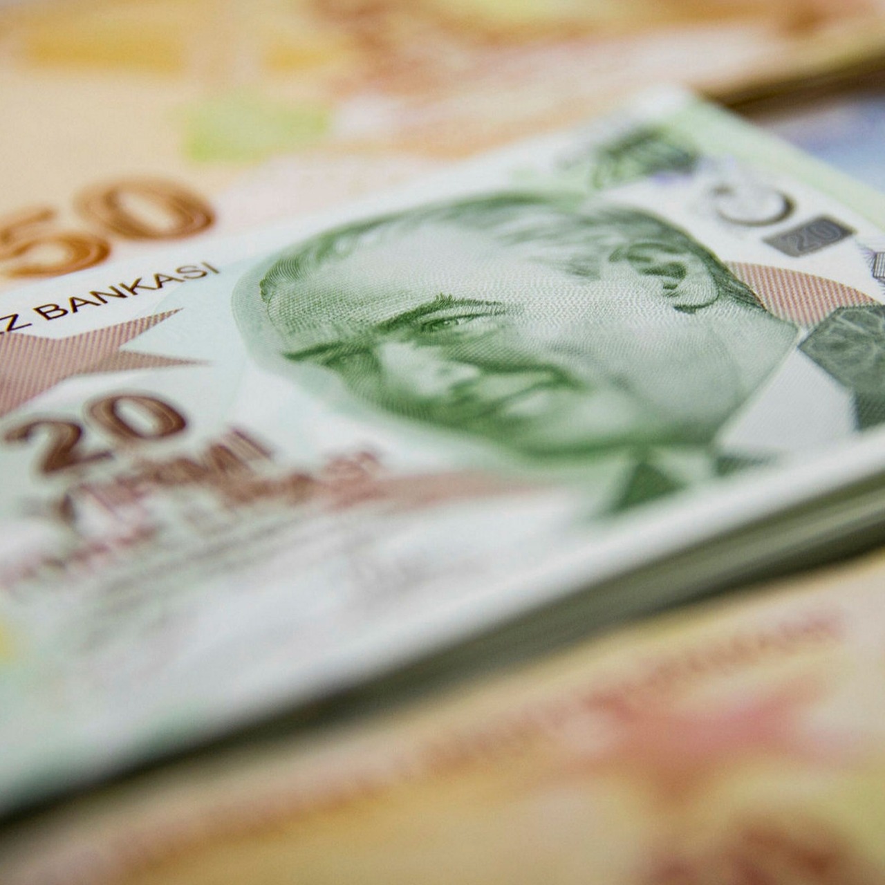 Bütçe 4 ayda 885 milyar TL açık verdi