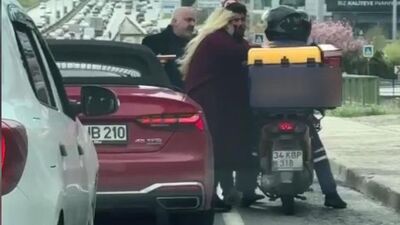 Trafikte tartıştığı motokuryeye silah çekti!