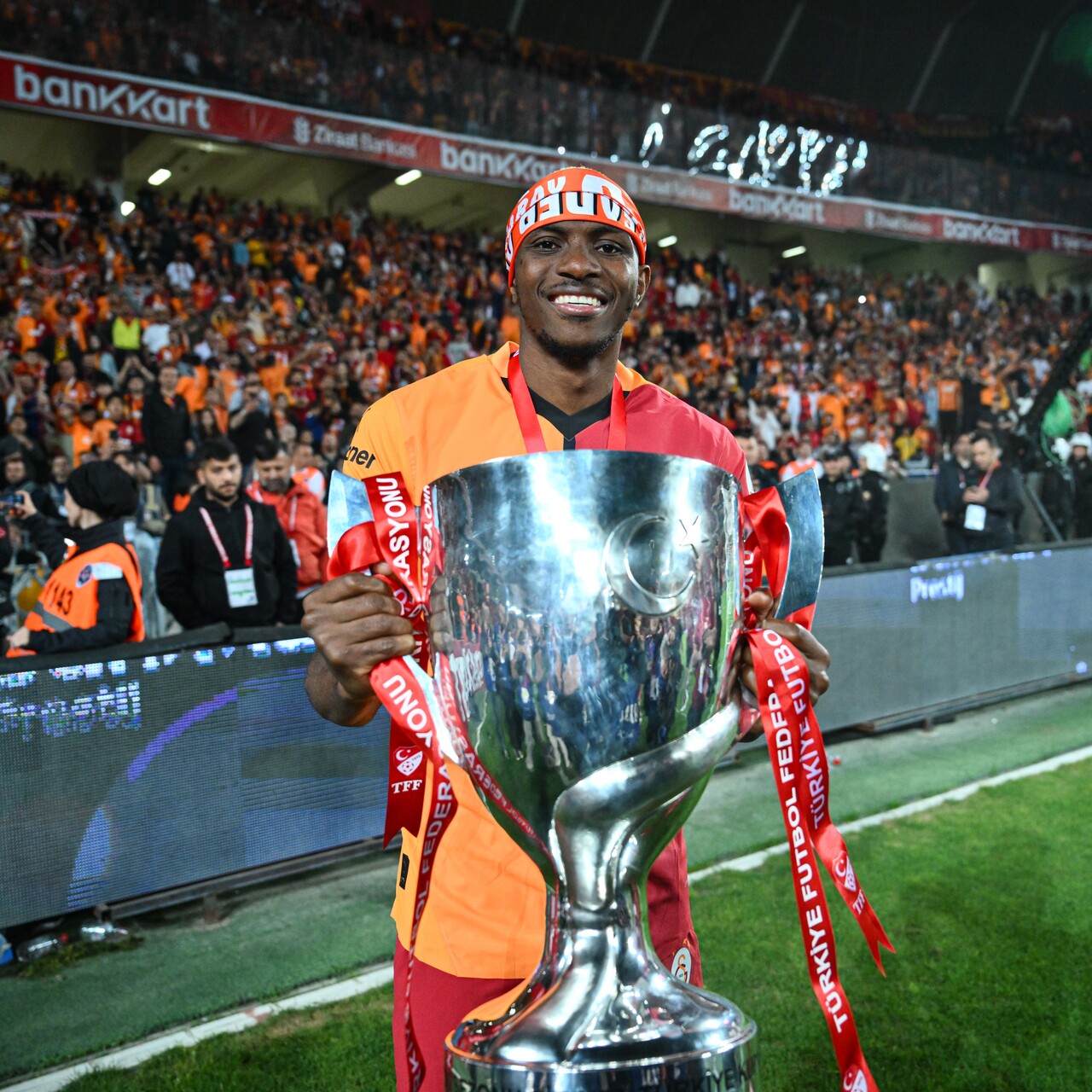 Victor Osimhen'den Jardel paylaşımı!