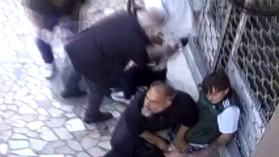 Kafede yumruk, sokakta bıçak!