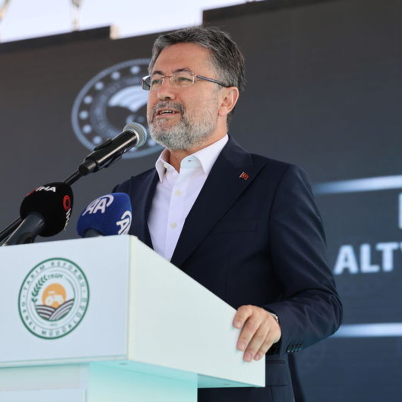 Bakan Yumaklı: Üreticilerimizi koruyan bir politika izlemeye gayret ediyoruz