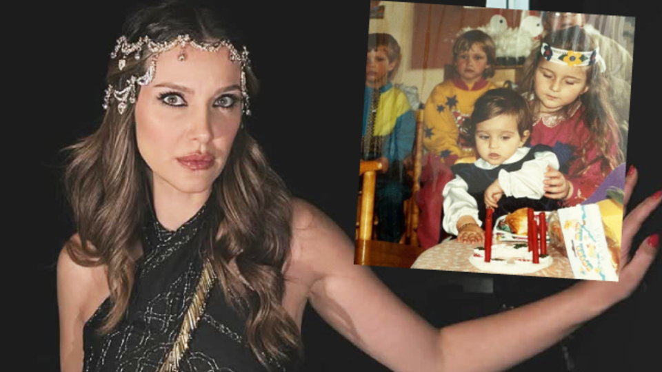 Çocukluk fotoğraflarını paylaştı