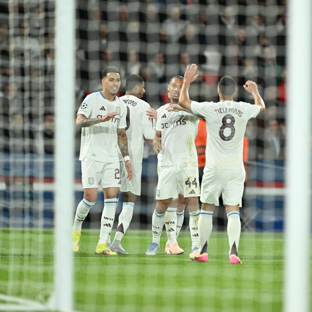 Aston Villa Tottenham'ı devirdi!