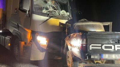 TIR ile pikap çarpıştı: 1 ölü