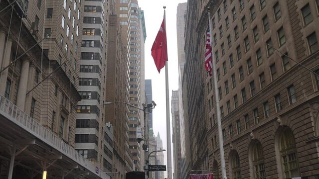 New York'ta Türk bayrağı göndere çekildi