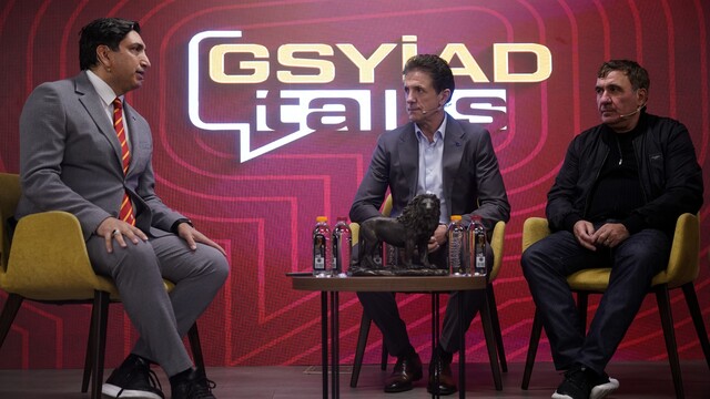 Hagi ve Popescu, Galatasaraylı taraftarlarla buluştu!