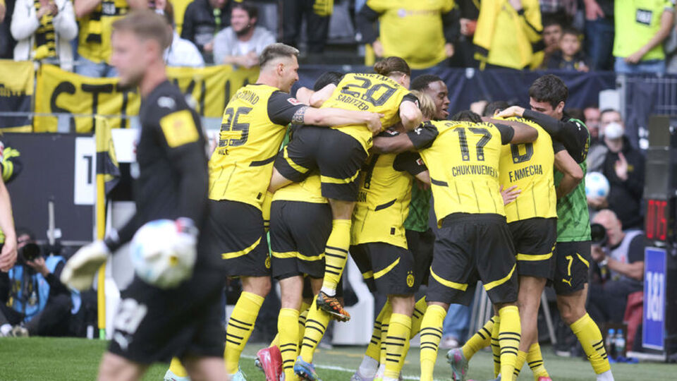 Dortmund, Devler Ligi biletini aldı!