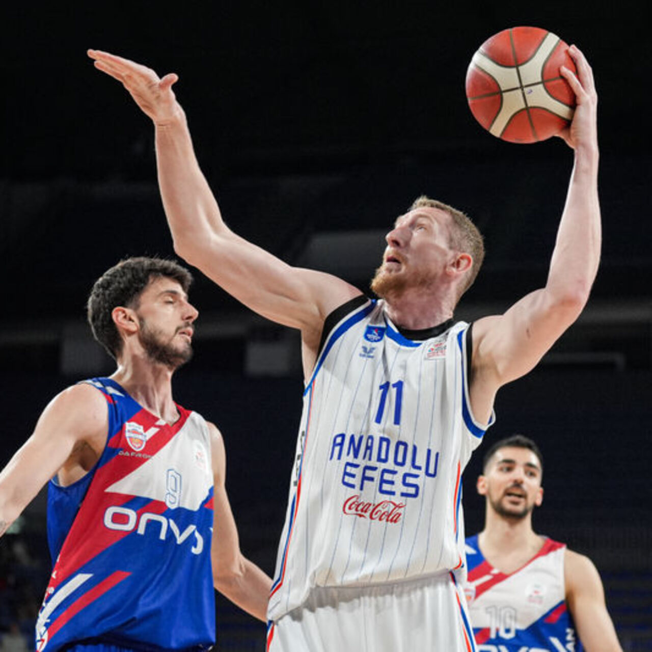 A.Efes, normal sezonu galibiyetle bitirdi!