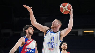 A.Efes, normal sezonu galibiyetle bitirdi!