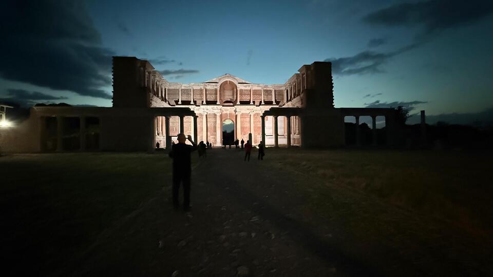 Sardes antik kenti gece de gezilebilecek