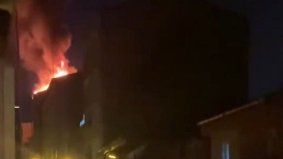 Havai fişek çatıyı yaktı iddiası!