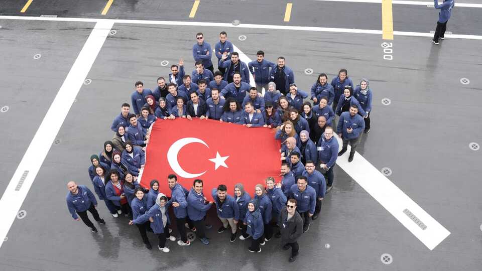Gençler, TCG Anadolu ile Samsun'a yolculuk yapıyor