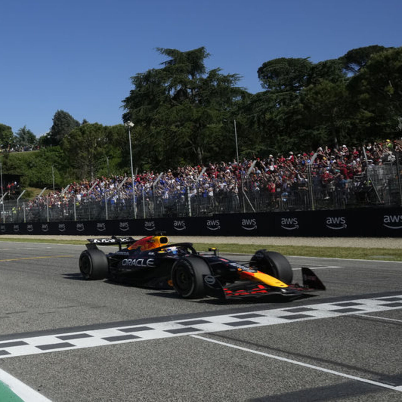 İtalya GP'sinde zafer Verstappen'in!