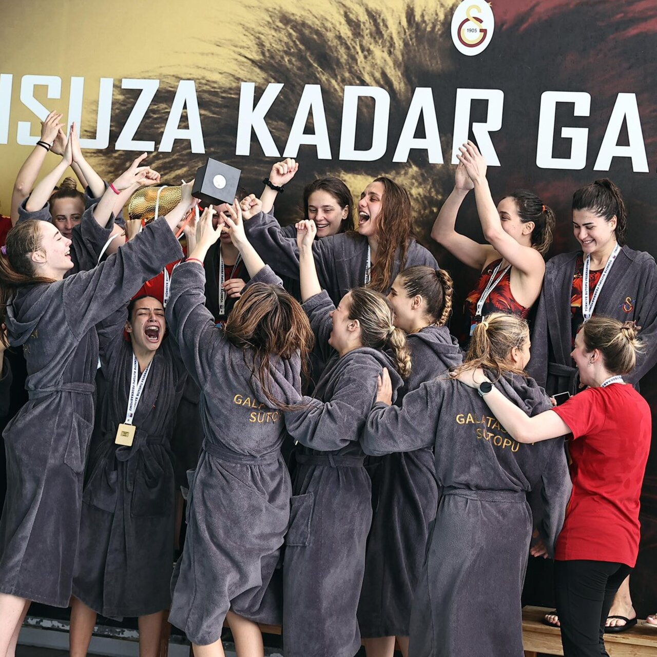Kadınlar Sutopu'nda şampiyon Galatasaray!