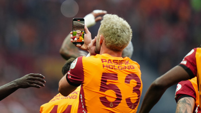 Barış Alper'den selfie ve sarı kart!