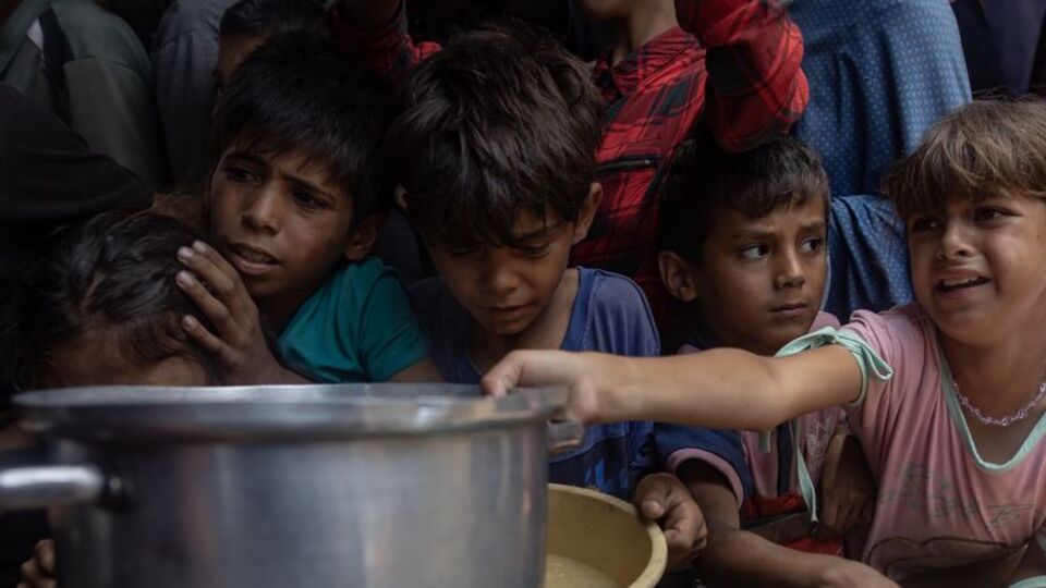 İsrail, Gazze'ye yardım girişine izin verecek