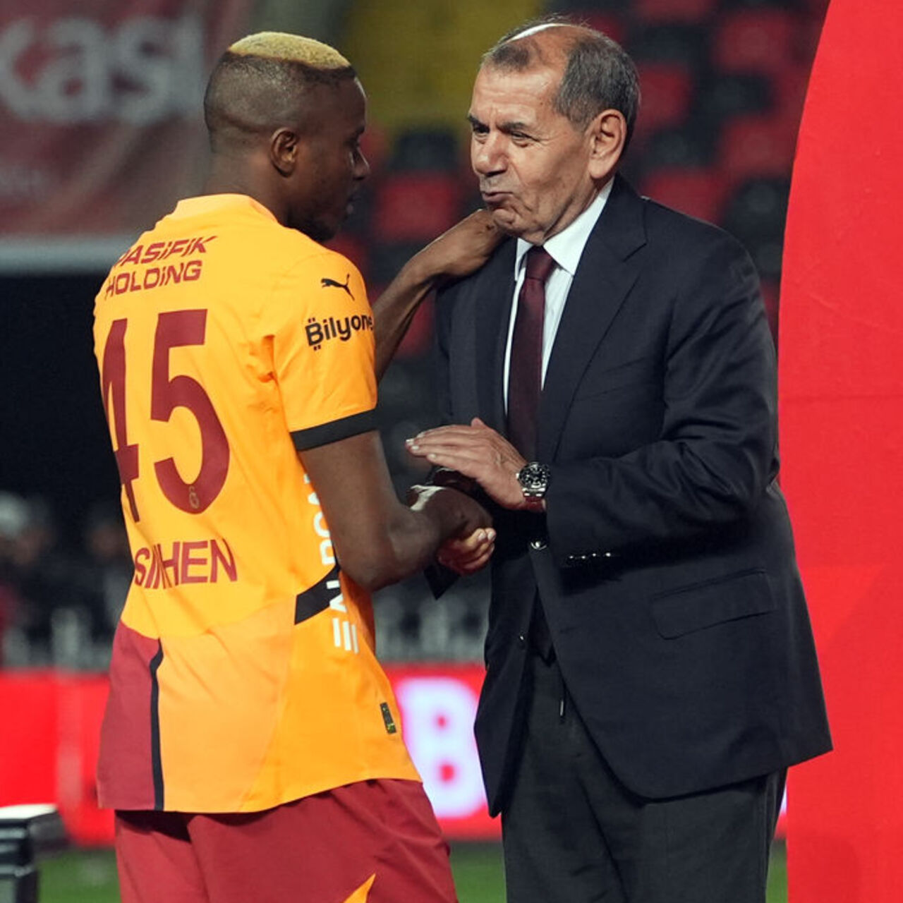 Özbek'ten Osimhen açıklaması!