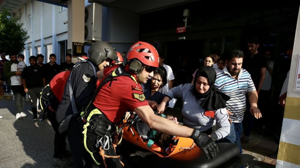 Paraşütle atlayan turist kurtarıldı