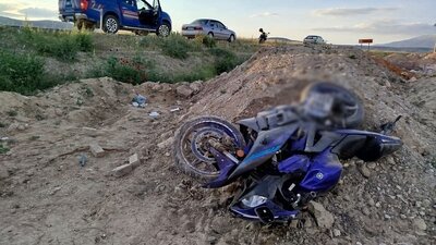Denizli'de motosiklet takla attı: 2 ölü