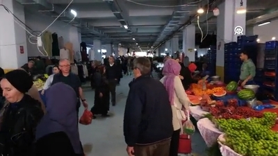 Esenyurt'ta kapalı pazar yeri açıldı