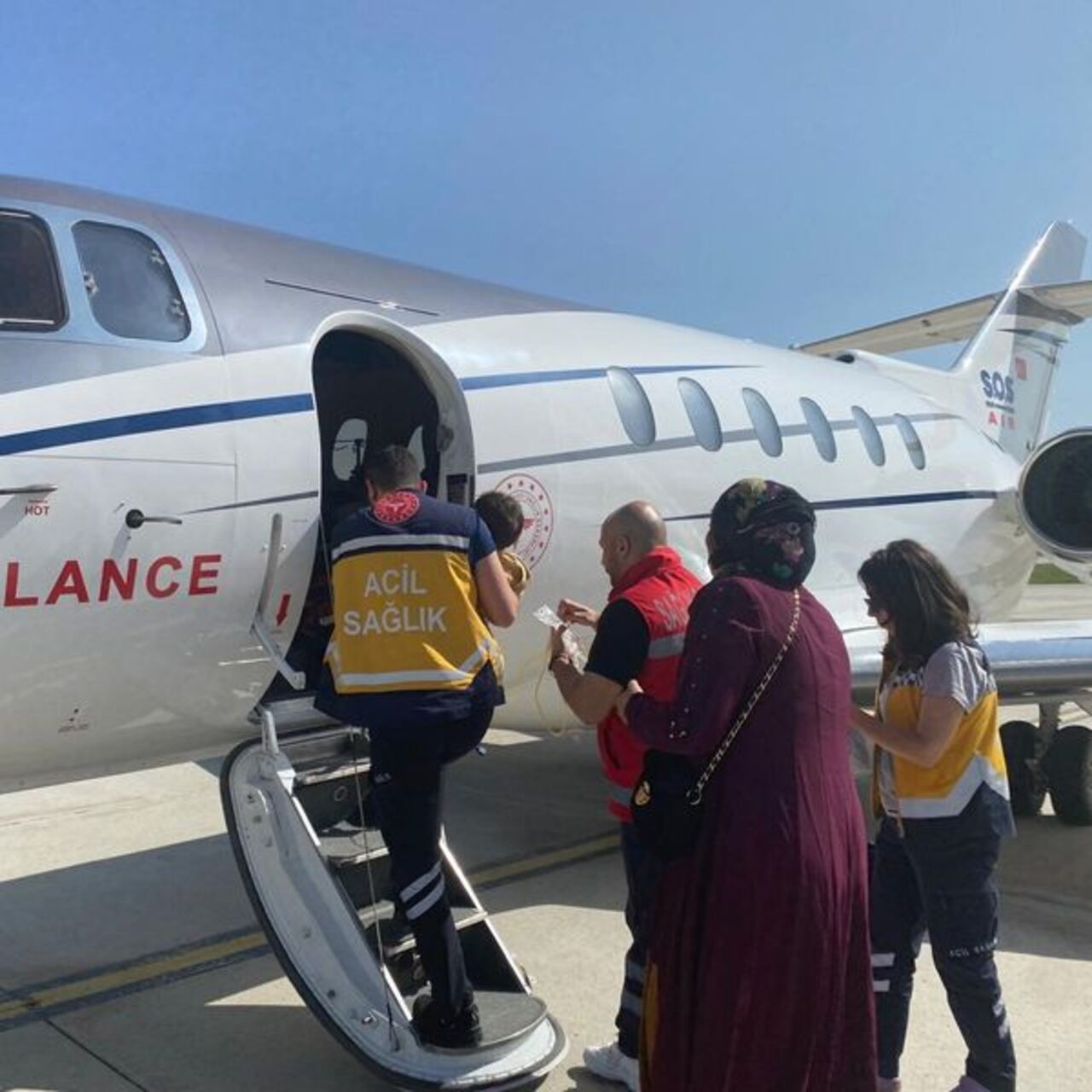 Ambulans uçak karaciğer yetmezliği olan 2 yaşındaki çocuk için havalandı