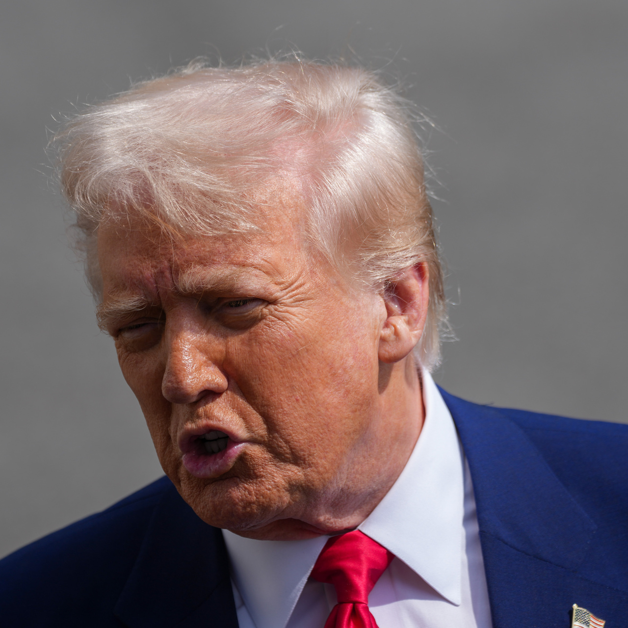 Trump'tan ünlü şarkıcıya tehdit