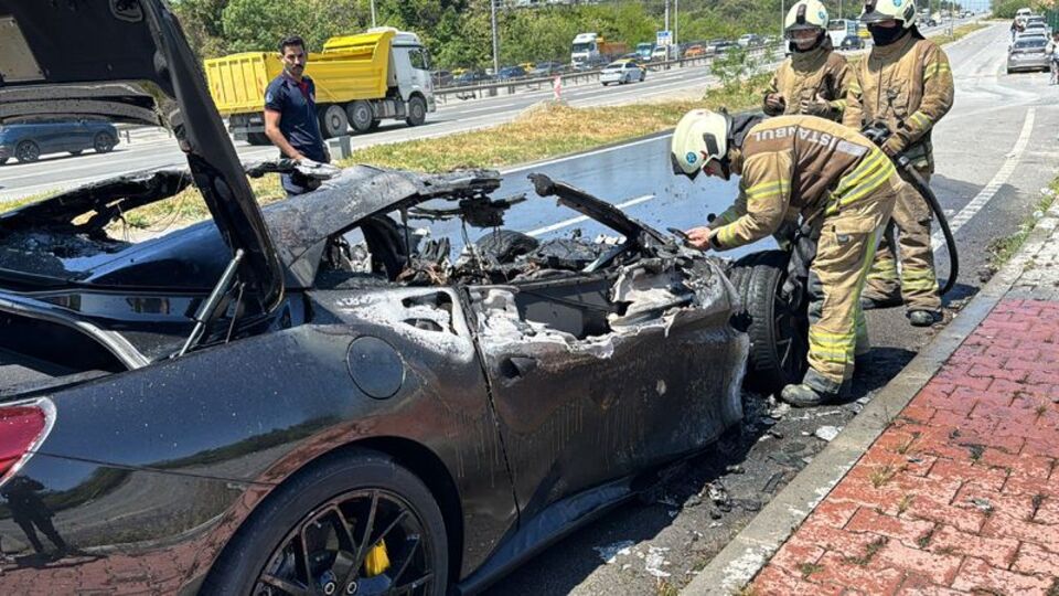 Adalı'nın oğlunun lüks otomobili yandı