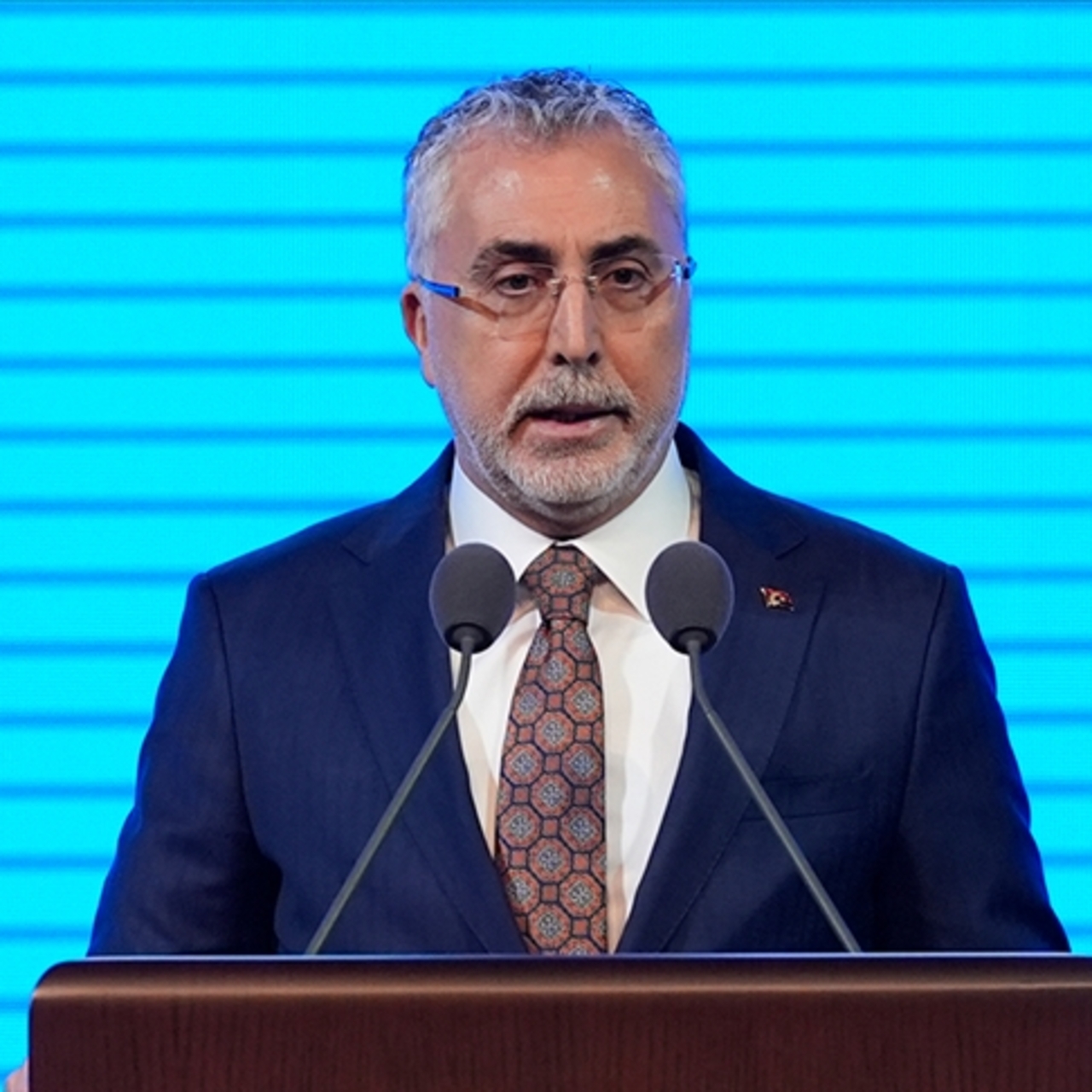 Bakan Işıkhan, 14 ülkeden işçi sendikalarının temsilcileriyle buluştu