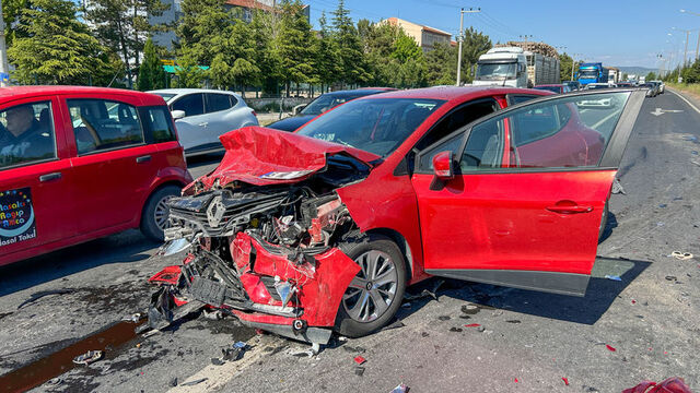 Uşak'ta zincirleme kaza: 7 yaralı