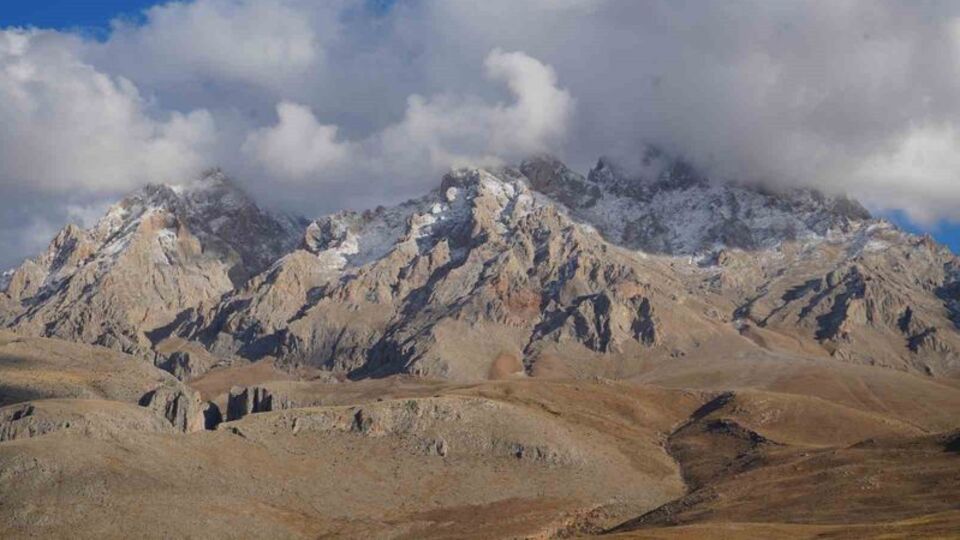 Zirve tırmanışında ceset buldular