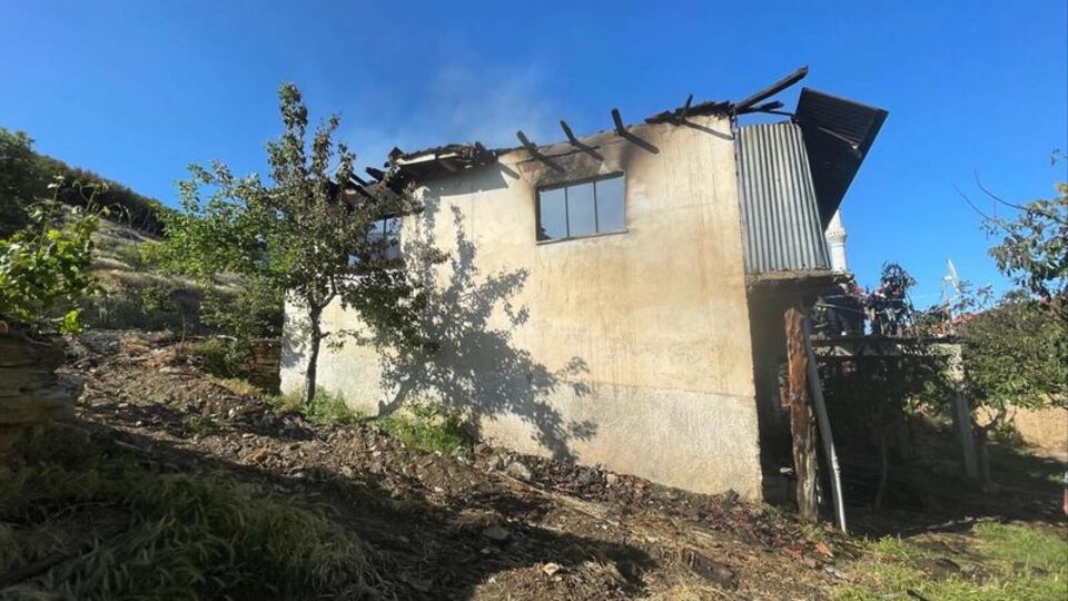 Evinde çıkan yangında hayatını kaybetti