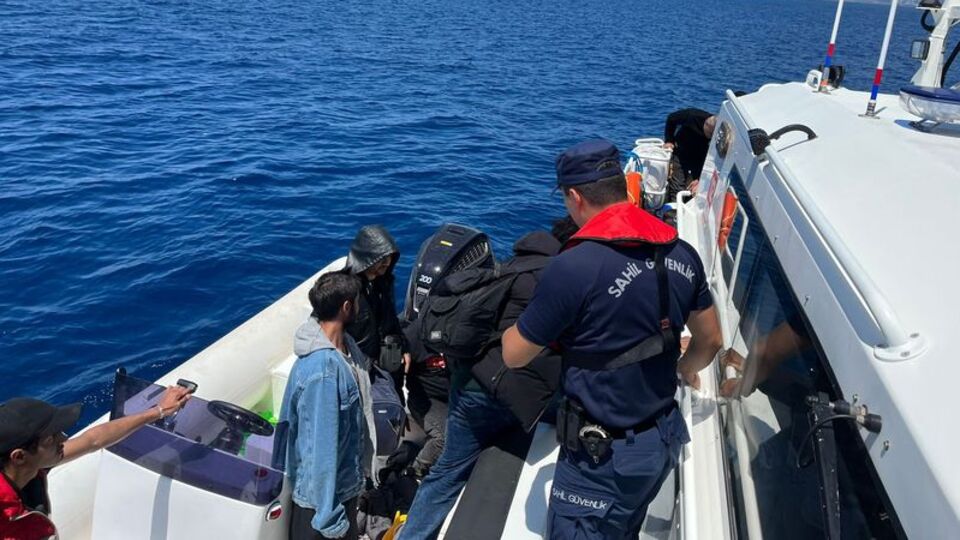 Muğla açıklarında 33 düzensiz göçmen kurtarıldı