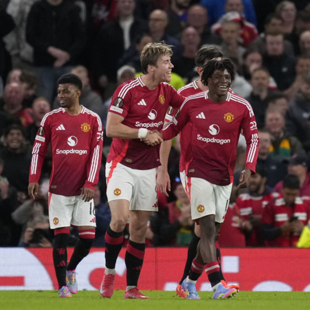 M.United'lı oyunculardan ailelerine jest!