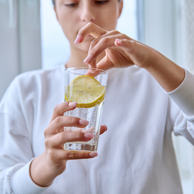 Aç karnına içilen limonlu su işe yarıyor mu?