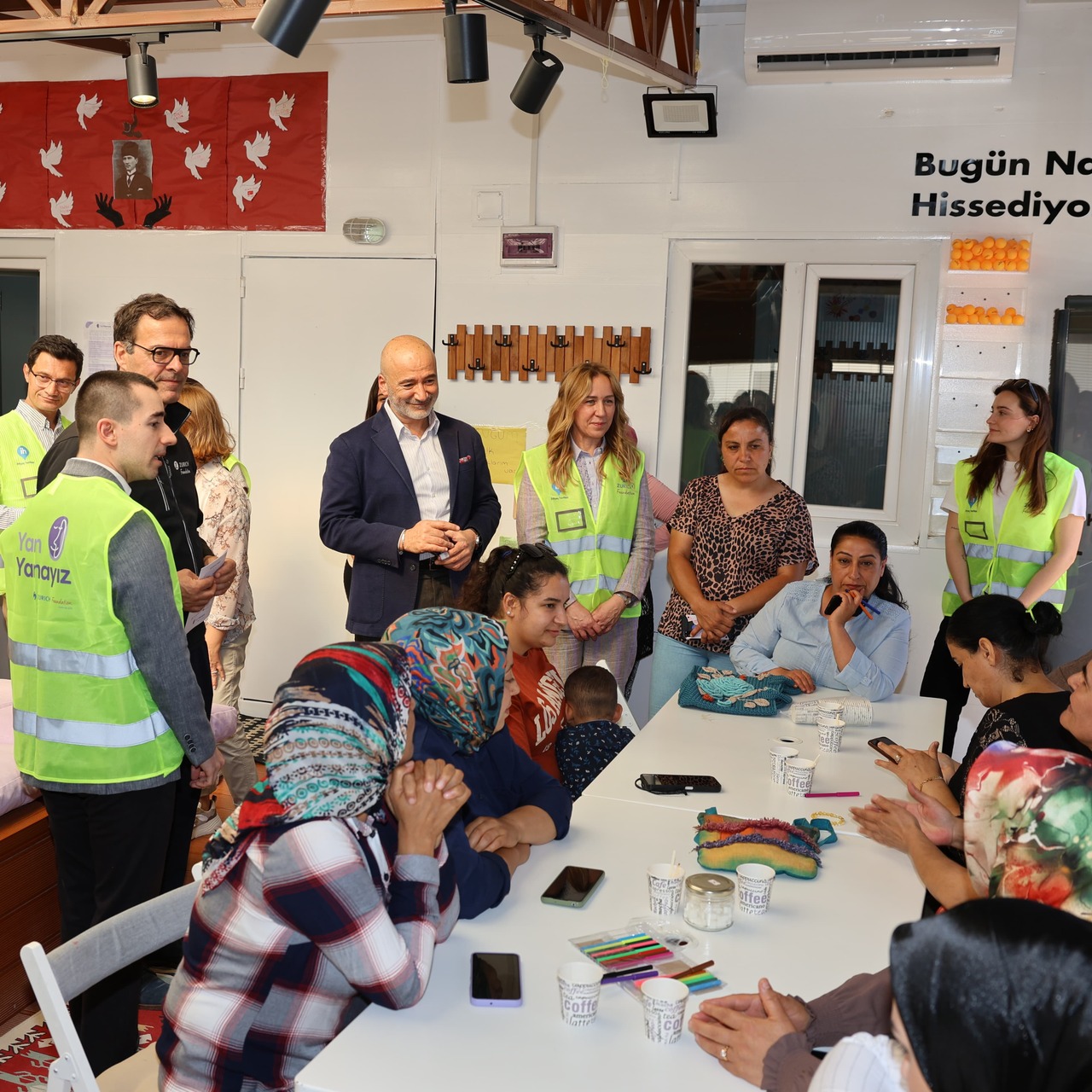 Depremzedeye sigortacı eli uzandı