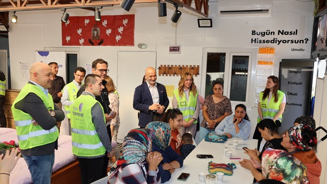 Depremzedeye sigortacı eli uzandı