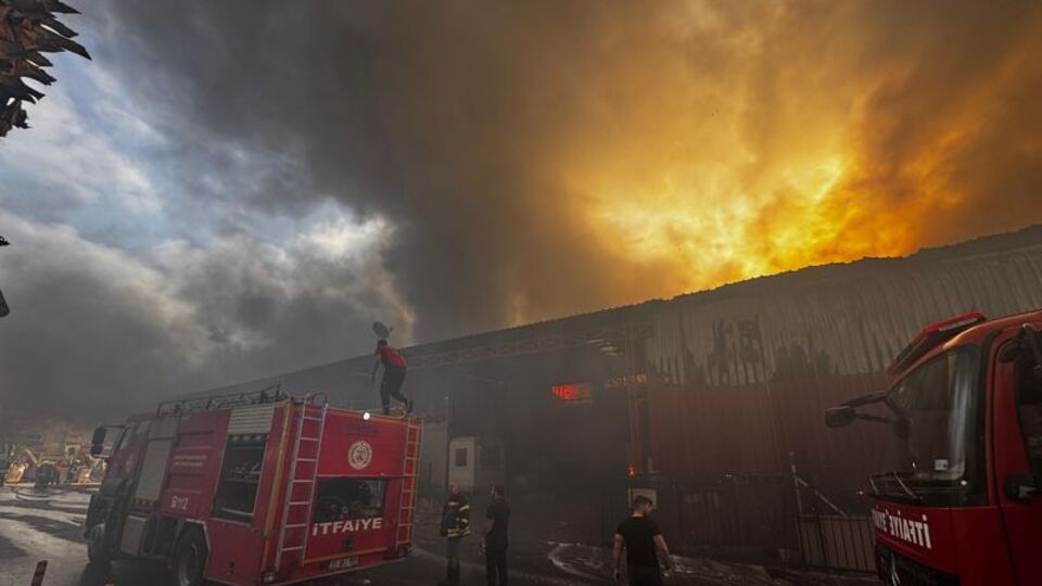 Mersin'de fabrika yangını!