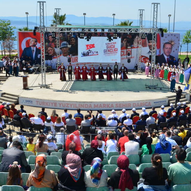 Darıca'da "Uluslararası Halk Oyunları Gençlik Festivali"