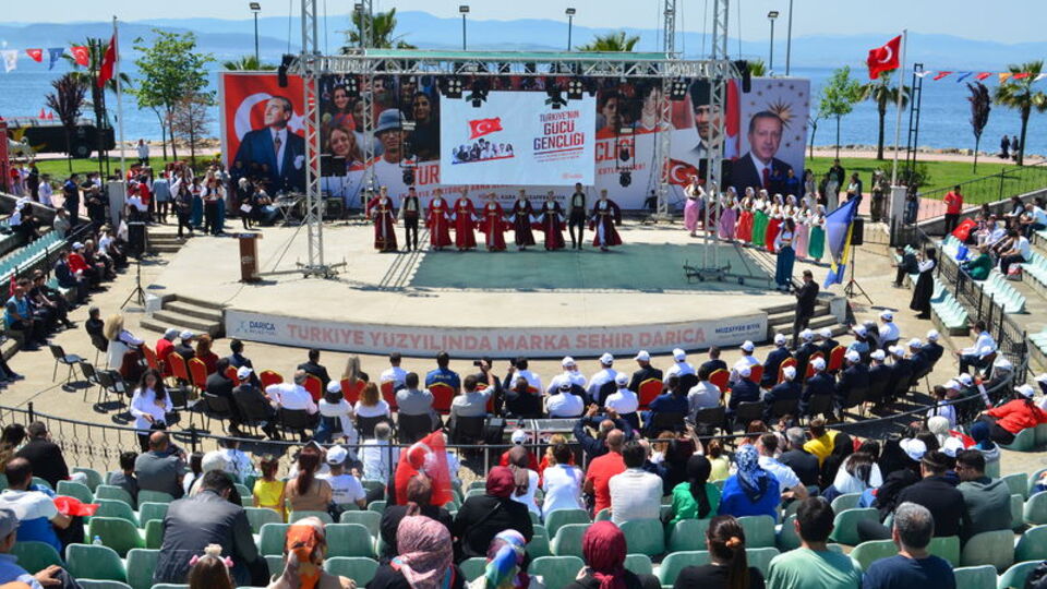 Darıca'da "Uluslararası Halk Oyunları Gençlik Festivali"