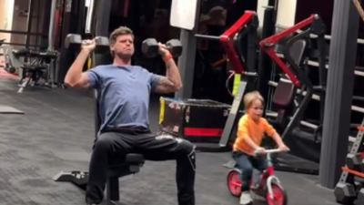 Kıvanç ve Kurt Efe, spor salonunda