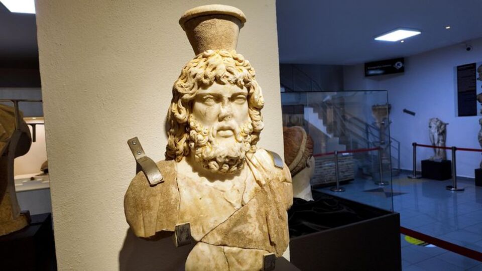 Zeus Helios-Serapis büstü sergilenmeye başlandı