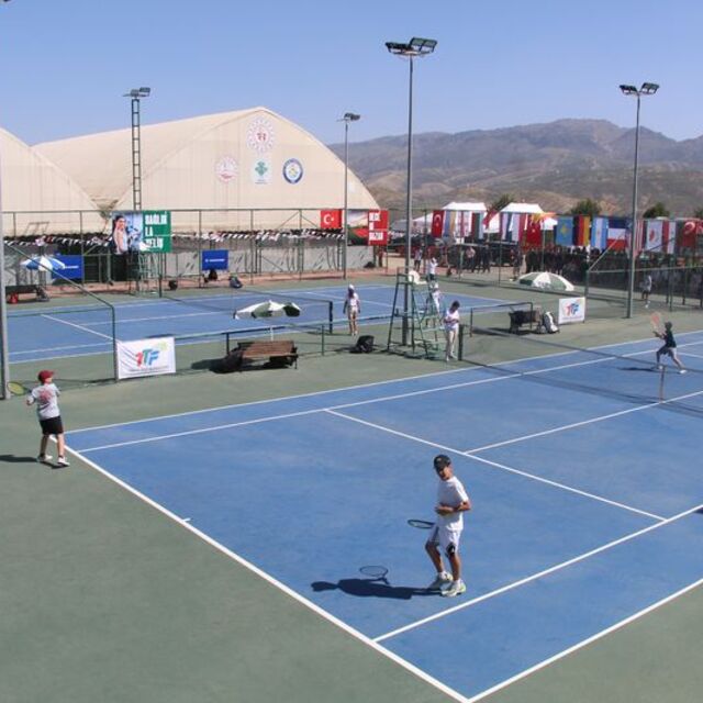 Uluslararası Cudi Cup Tenis Turnuvası başladı