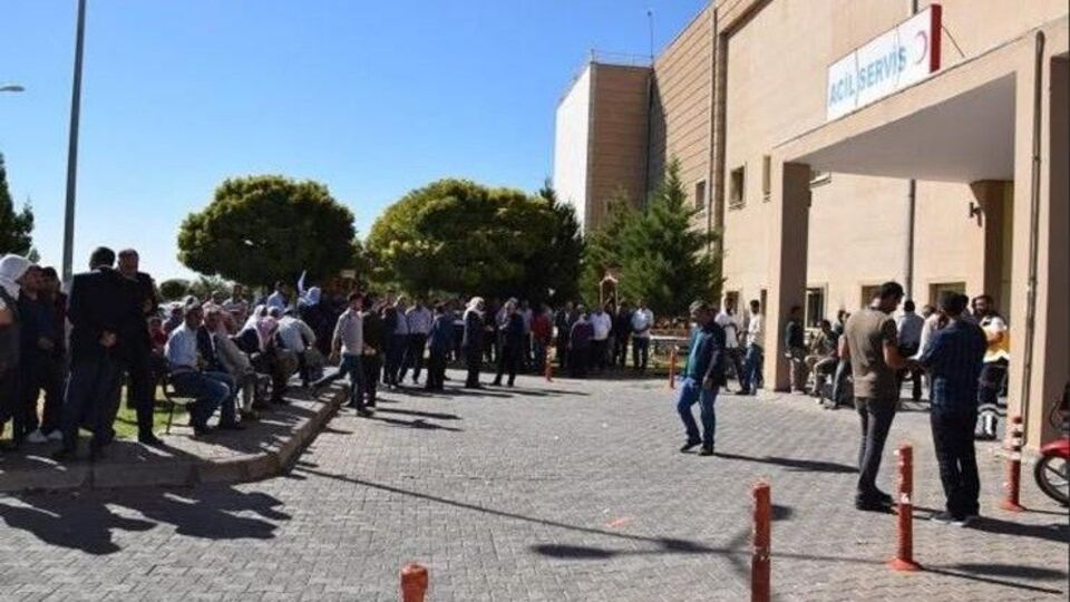 Polis merkezi önünde kavga: 5 yaralı, 12 gözaltı