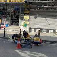 Fenalaşan yaya yola düştü... Servis ezdi öldürdü!